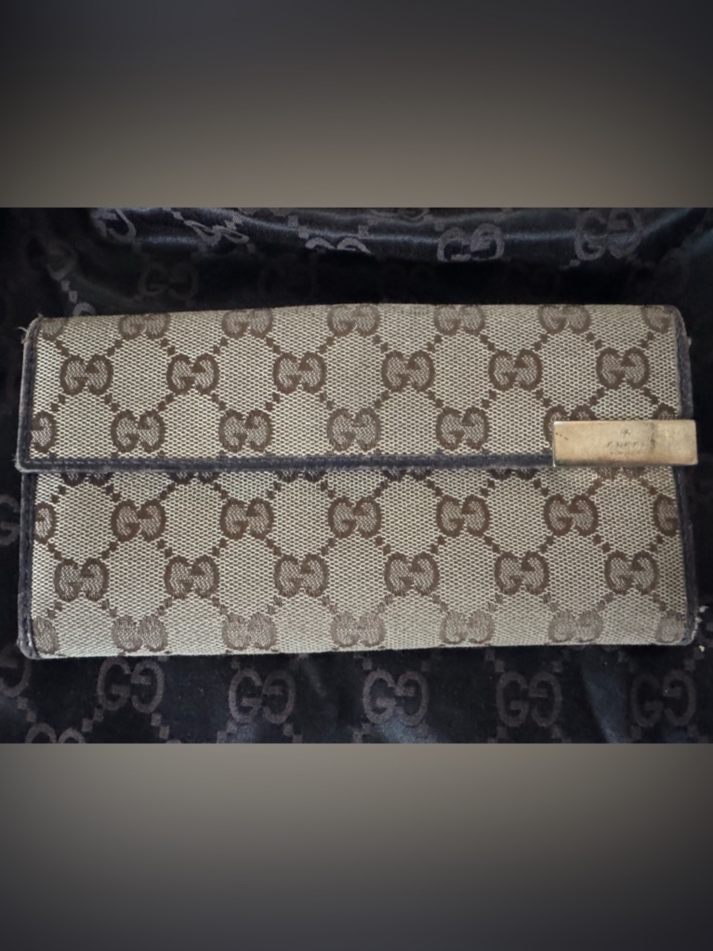 Authenticated GUCCI Brown and Beige Monogram Canvas Card Holder Hardware